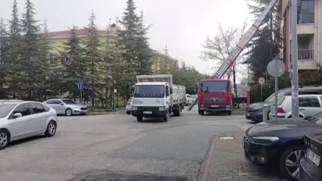 Ankara'nın yüksek semtlerinde Nisan sabahı kar yağışı etkili oldu