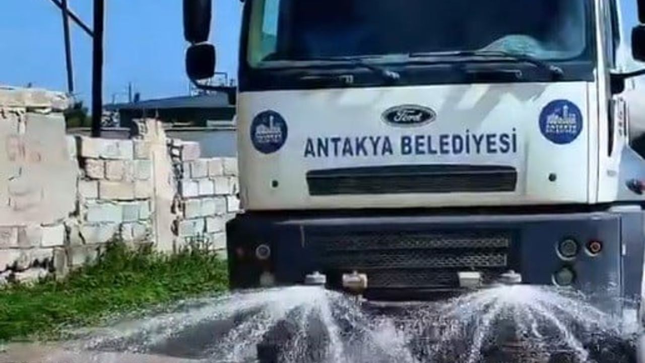 Antakya Belediyesi Suvatlı Mahallesi'nde Temizlik Çalışmalarını Sürdürüyor