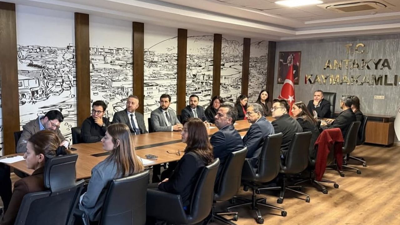 Antakya'da 2026 Kadına Yönelik Şiddetle Mücadele İlçe Toplantısı Kaymakam Abdullah Akdaş başkanlığında