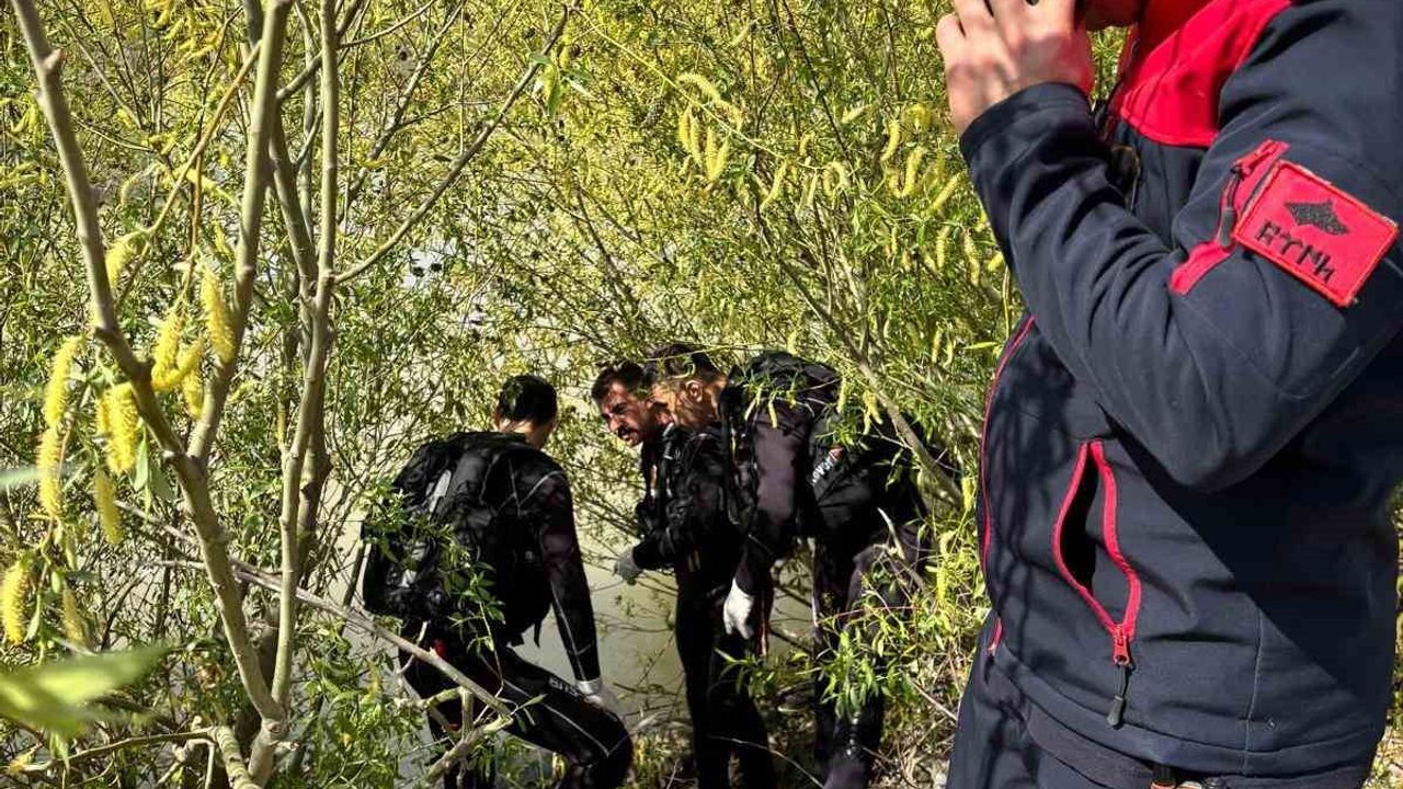 Antakya'da Asi Nehri'nde kimliği belirsiz erkek cesedi bulundu