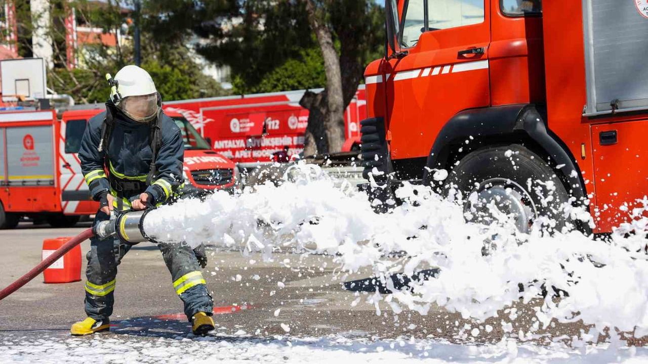 Antalya Büyükşehir Belediyesi İtfaiyesi 45 Yeni İtfaiye Eriyle Gücünü Artırdı