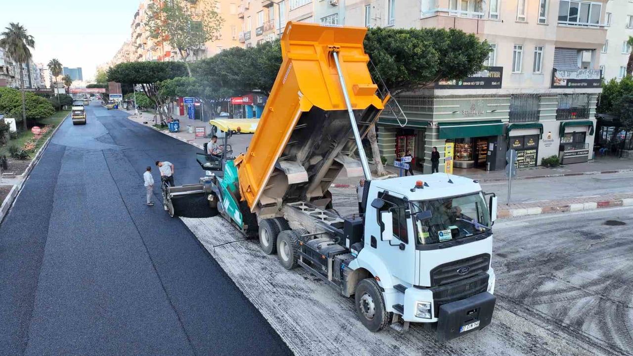 Antalya'da 100. Yıl Bulvarı'nın 5. etap asfalt çalışması tamamlandı