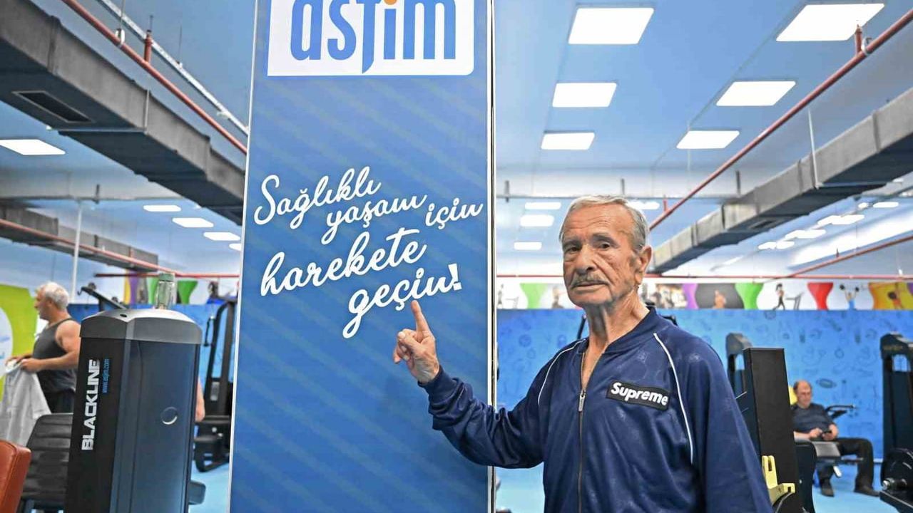 Antalya'da 86 yaşındaki Mustafa Türkkan, ASFİM'de haftada üç gün sporla formunu koruyor