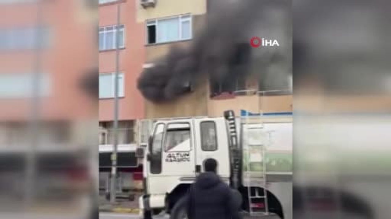 Antalya'da daire yangınında dumandan etkilenen kediyi itfaiye eri kalp masajıyla hayata döndürdü