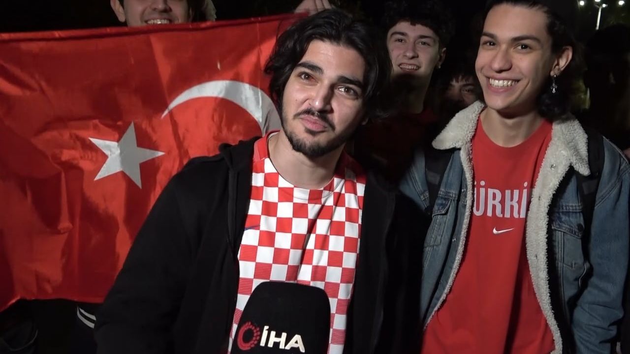 Antalya'da dev ekrandan Türkiye-Kosova maçı izlendi: A Milli Takım 1-0'la FIFA 2026 biletini aldı