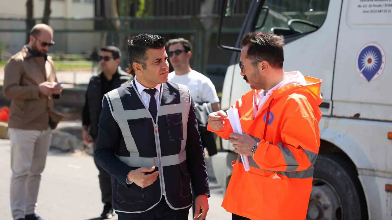 Antalya'da İller Bankası Kavşağı düzenlemesi: Köprü giriş-çıkışları üç şeride çıkarıldı