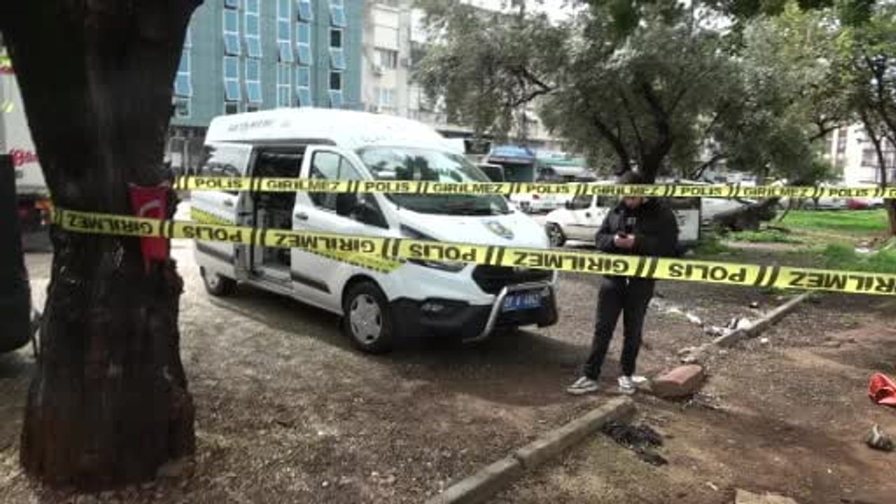 Antalya'da parkta çadırında yaşayan adam ölü bulundu