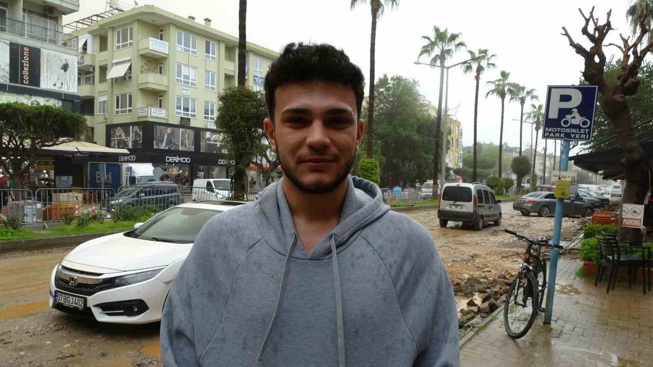 Antalya'da Sahra Çölü kaynaklı toz taşınımı: Yağışla çamur yağdı