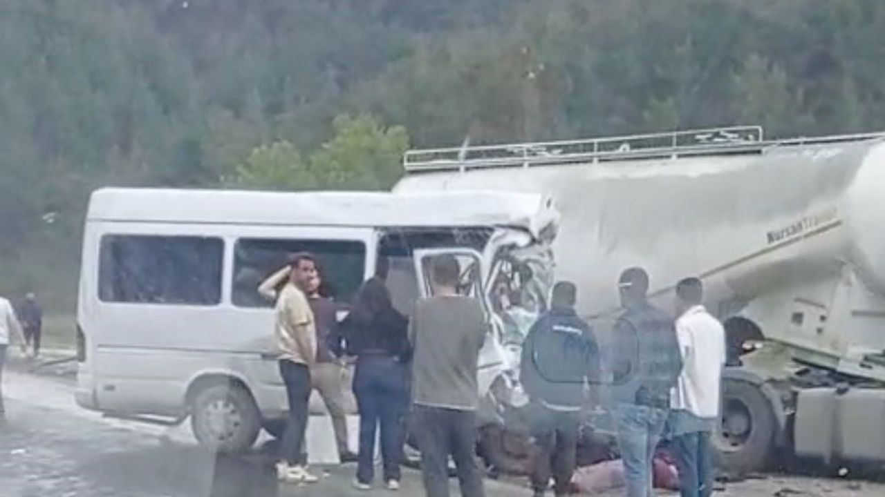 Antalya-Isparta karayolunda kaza: 7 kişi yaşamını yitirdi, 7 kişi yaralandı