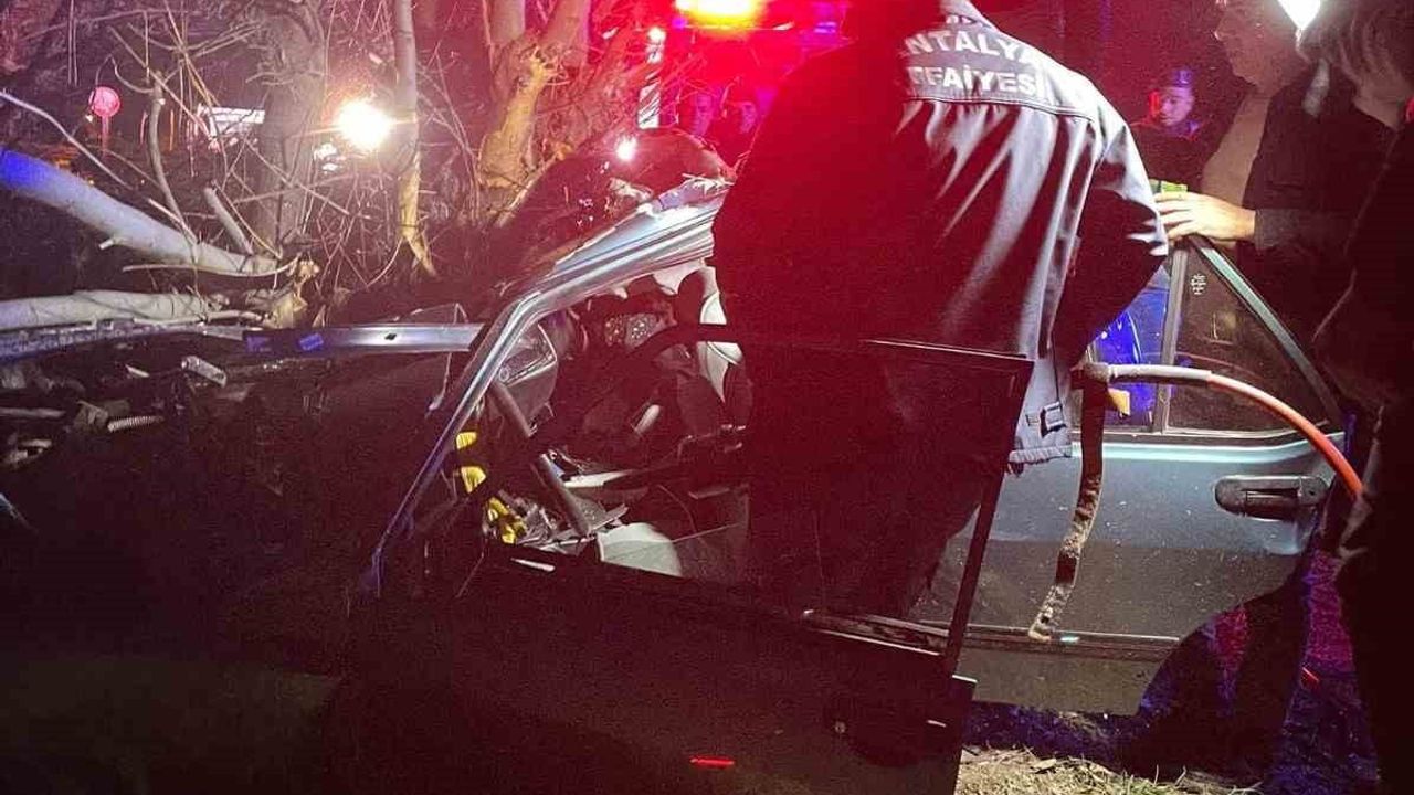 Antalya Korkuteli'de Trafik Kazası: 3 Kişi Hayatını Kaybetti