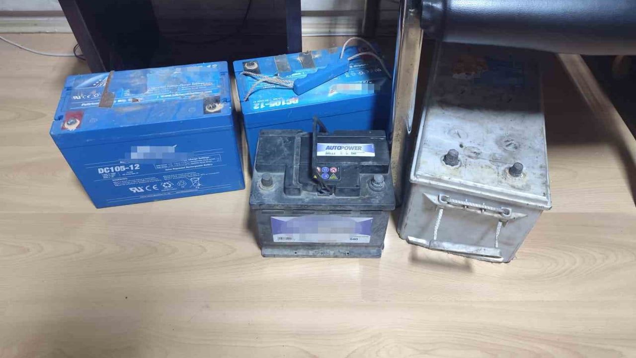 Antalya Kumluca'da Aynı Gün 6 Araçtan Akü Hırsızlığı: Şüpheliler Yakalandı, Aküler Sahiplerine Teslim Edildi