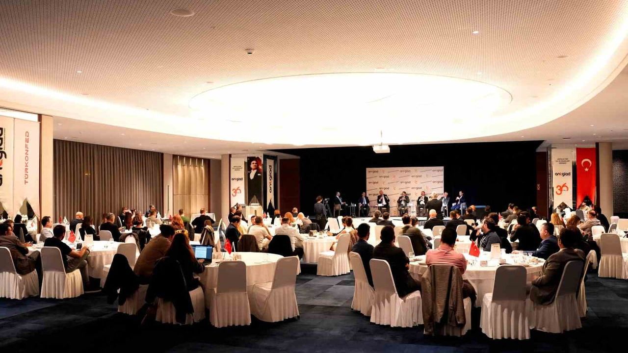 ANTGİAD: 'Barış varsa turizm vardır' — "Turizmin Geleceği: Antalya 2026" paneli sektörün önceliklerini belirledi