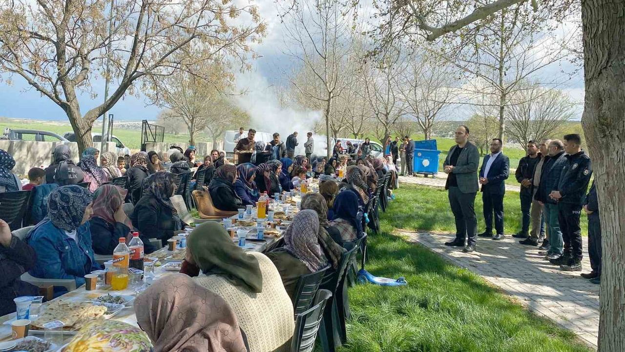 Araban'da Kız Kur’an Kursu Öğrencilerine Karapınar Su Gözü'nde Piknik Düzenlendi