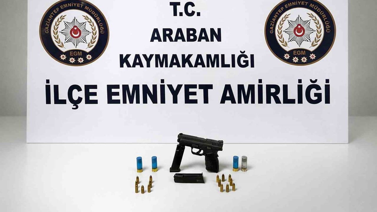 Araban'da yol kontrolünde ruhsatsız tabanca ele geçirildi: 1 gözaltı