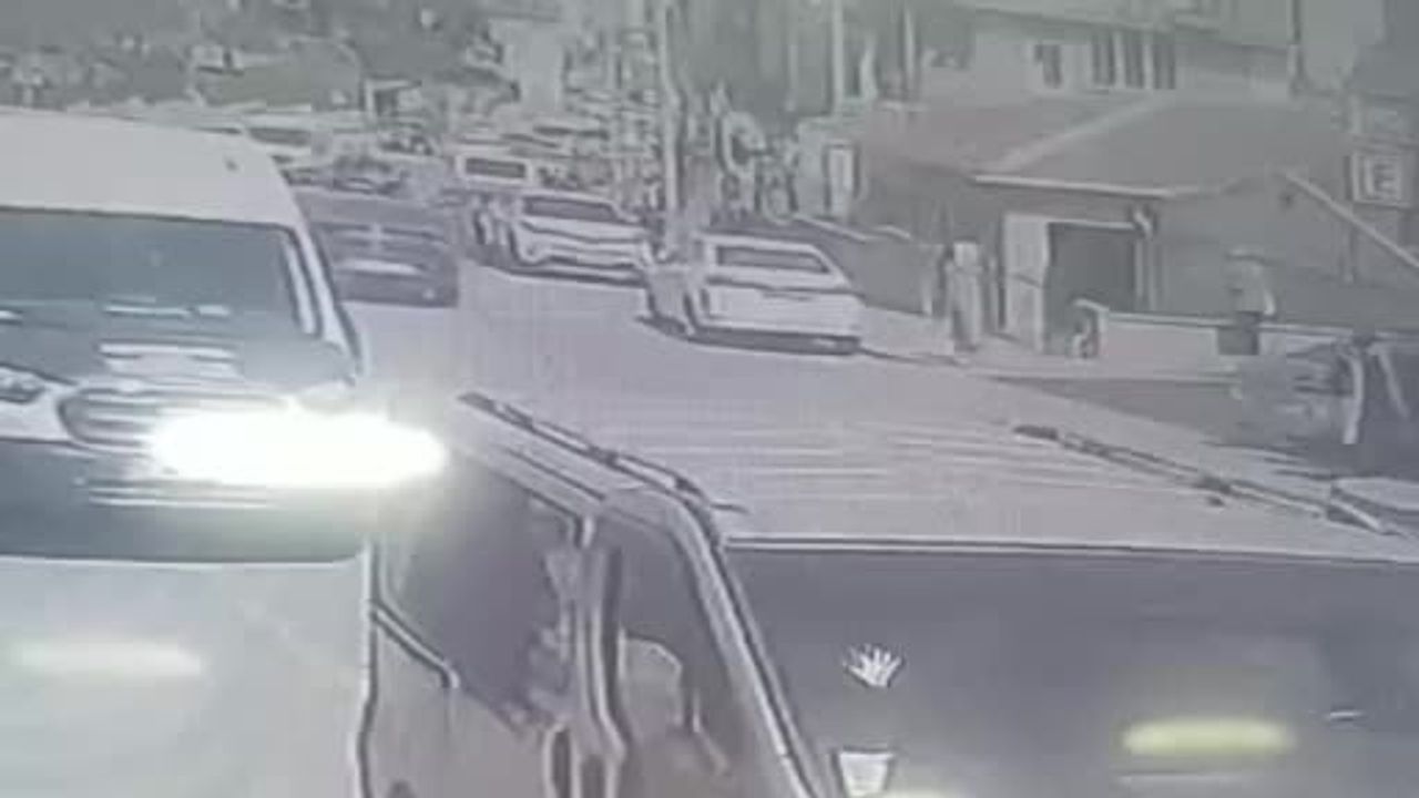 Arnavutköy'de Bisikletli Çocukların Çarptığı Kadın Ağır Yaralandı