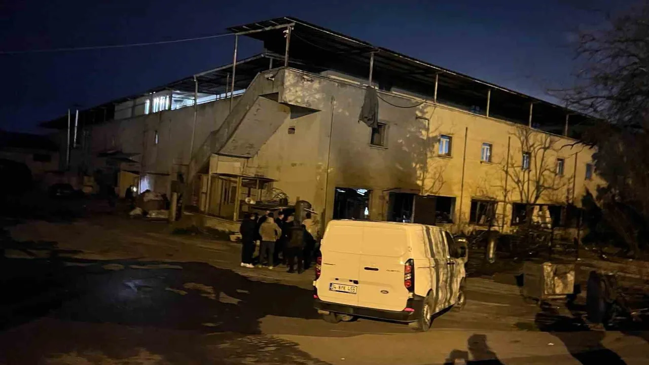 Arnavutköy'de metal fabrikasında sanayi tipi tüp patlaması: 3 işçi yaralandı, 1'i ağır