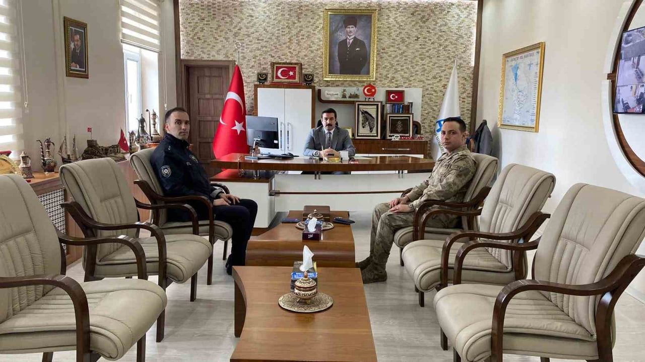 Arpaçay'da Asayiş Toplantısı: Kaymakam Akköz Güvenlik ve Koordinasyonu Gözden Geçirdi