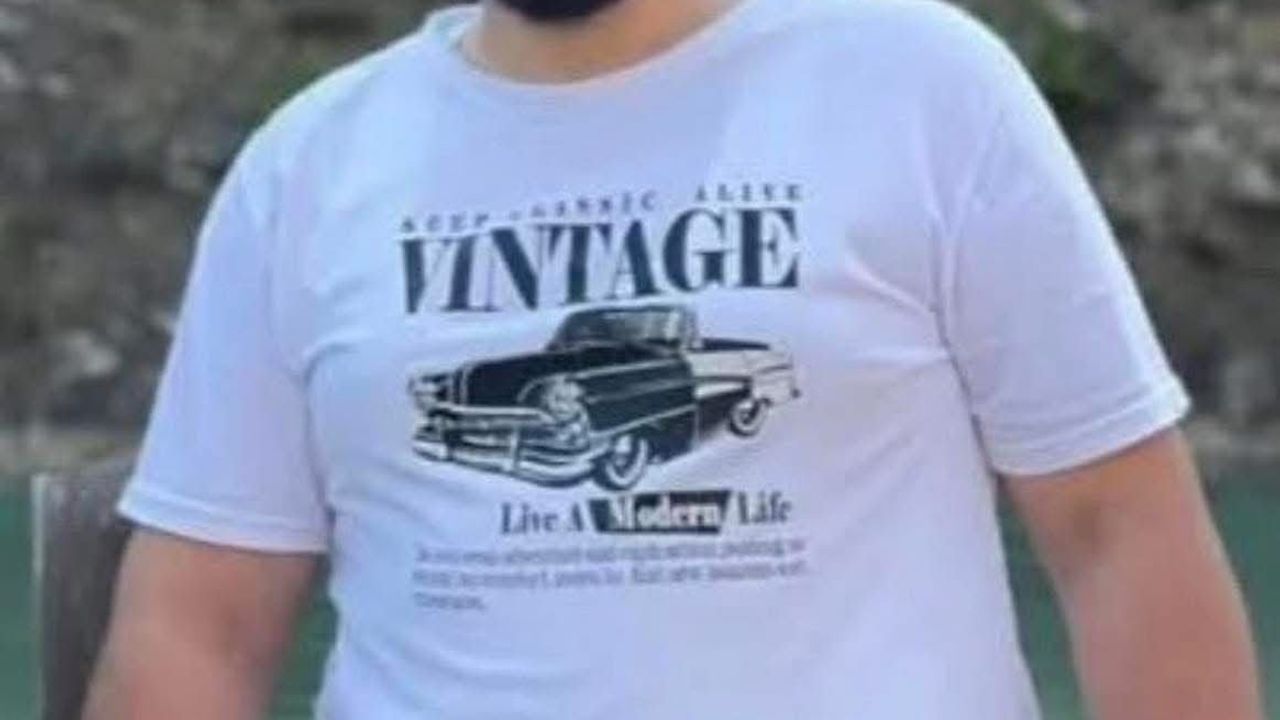 Artvin Murgul'da iş makinesi uçuruma devrildi: Belediye operatörü hayatını kaybetti