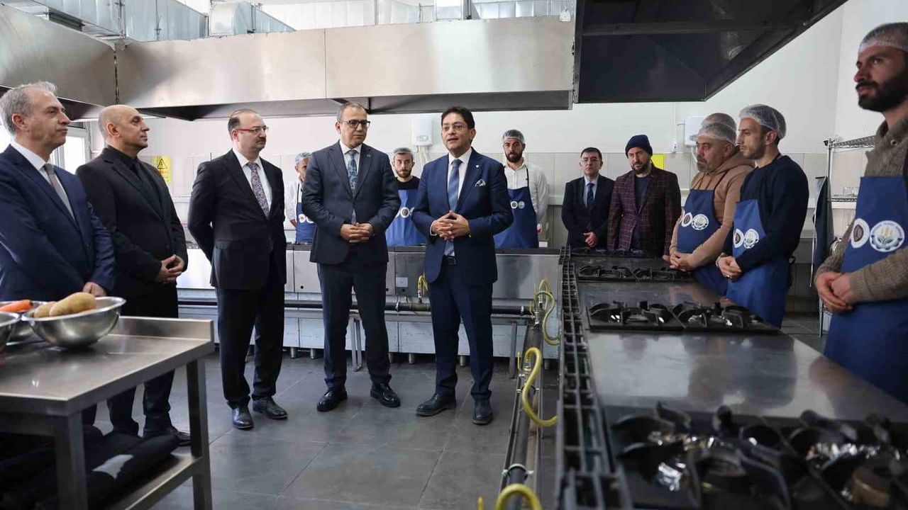 Atatürk Üniversitesi'nde 16 Denetimli Serbestlik Katılımcısına Gastronomi ve Mutfak Sanatları Eğitimi