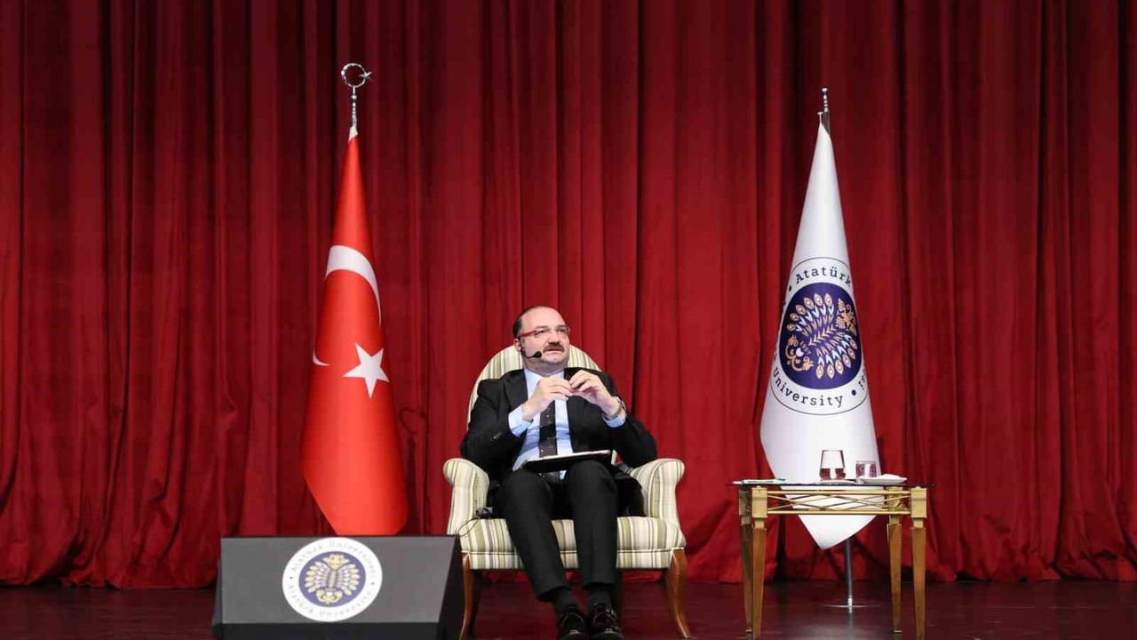 Atatürk Üniversitesi Rektörü Prof. Dr. Ahmet Hacımüftüoğlu, Tıp Fakültesi 1. ve 2. Sınıf Öğrencileriyle Buluştu