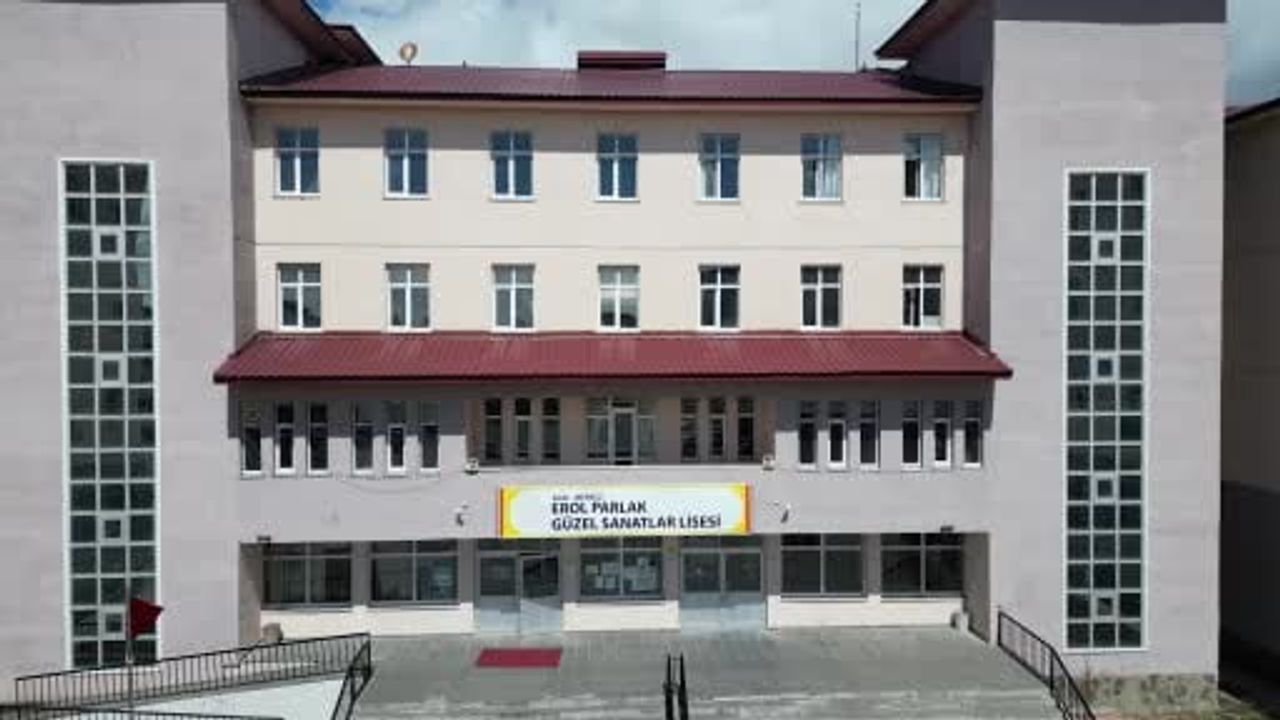 Atık Malzemelerle Kurulan Kütüphane, Ağrı Erol Parlak Güzel Sanatlar Lisesi'nde Yeni Yaşam Alanı