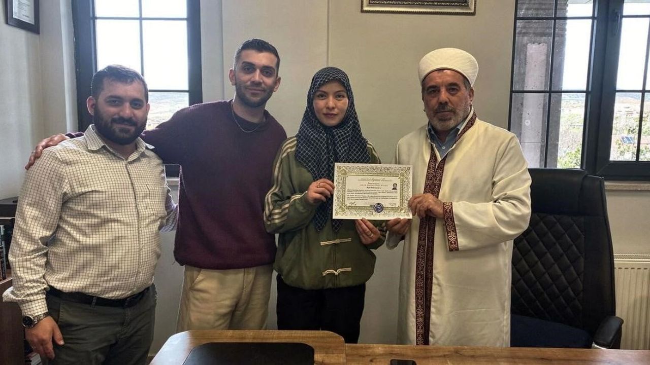 Avanos'ta Çin uyruklu Huanhuan Yın ihtida merasimiyle İslamiyeti seçti