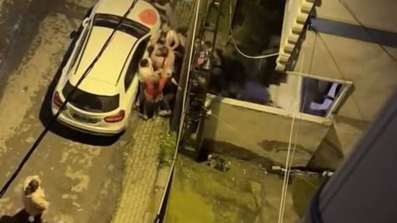 Avcılar Yeşilkent G 115 Sokak'ta komşular arasında yumruklu ve sopalı kavga
