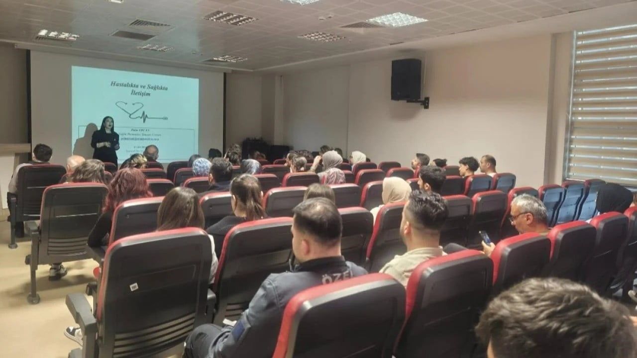 Ayancık Devlet Hastanesi'nde 'Hastalıkta ve Sağlıkta İletişim' eğitimi