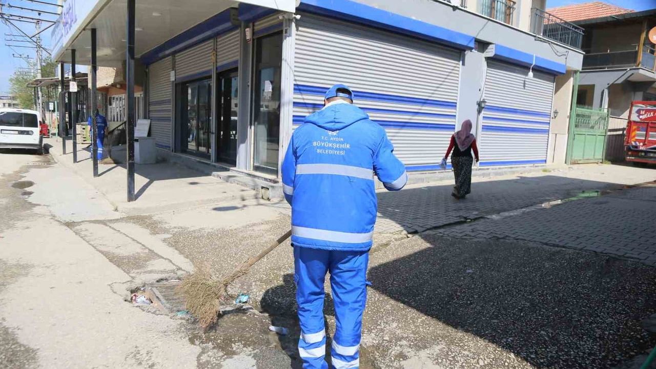 Aydın Büyükşehir, Acarlar Mahallesi ve Acarlar Hali’nde Kapsamlı Temizlik ve Bakım Çalışması Yaptı