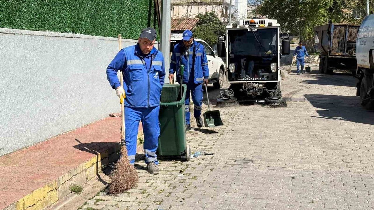 Aydın Büyükşehir Belediyesi, Efeler'de çevre düzenleme ve bakım çalışmalarını sürdürüyor
