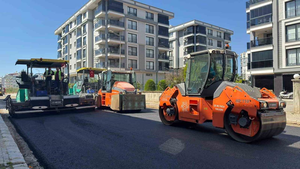 Aydın Büyükşehir, Efeler Fidanlık Caddesi'nde yol yenileme ve asfalt serimine başladı