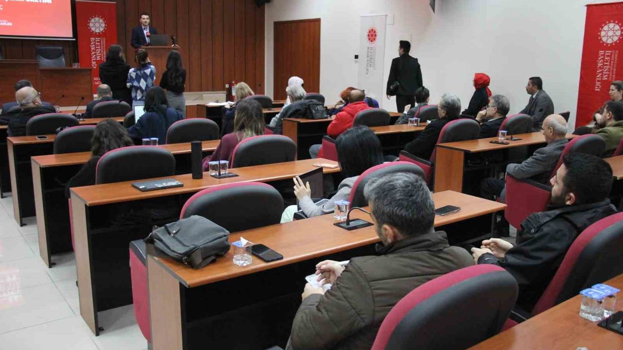 Aydın'da gazetecilere dijital çağ eğitimi: İletişimin Yeni Yüzyılı