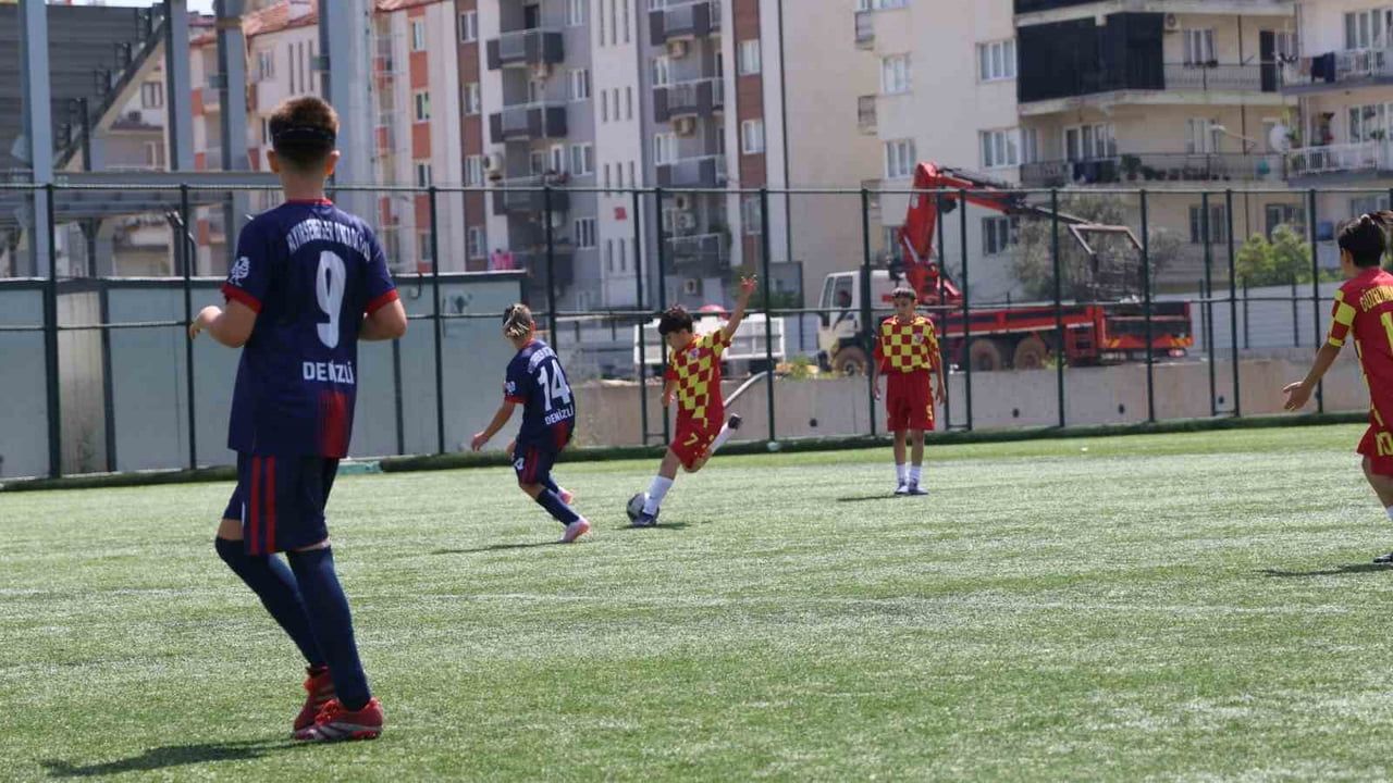 Aydın’da Okul Sporları Küçük Erkekler Futbol Grup Yarışmaları başladı