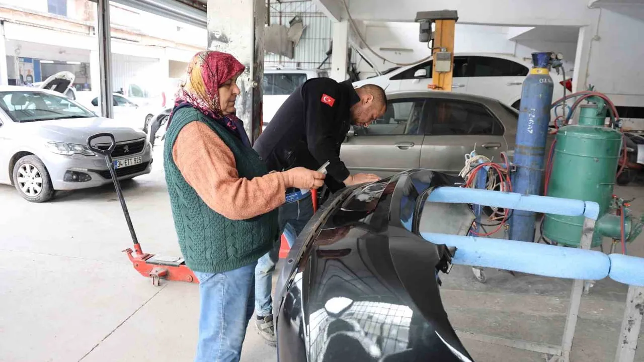 Aydın’da oto doğrultma ustası Hatice Körükçü: 45 yıllık deneyim ve yaklaşık 100 çırak