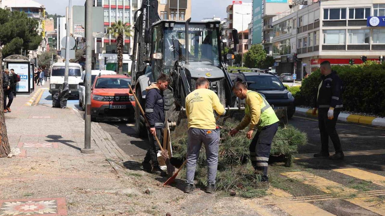 Aydın'da Vali Konağı - Adnan Menderes Bulvarı Kesişiminde Peyzaj Düzenlemesi Tamamlandı