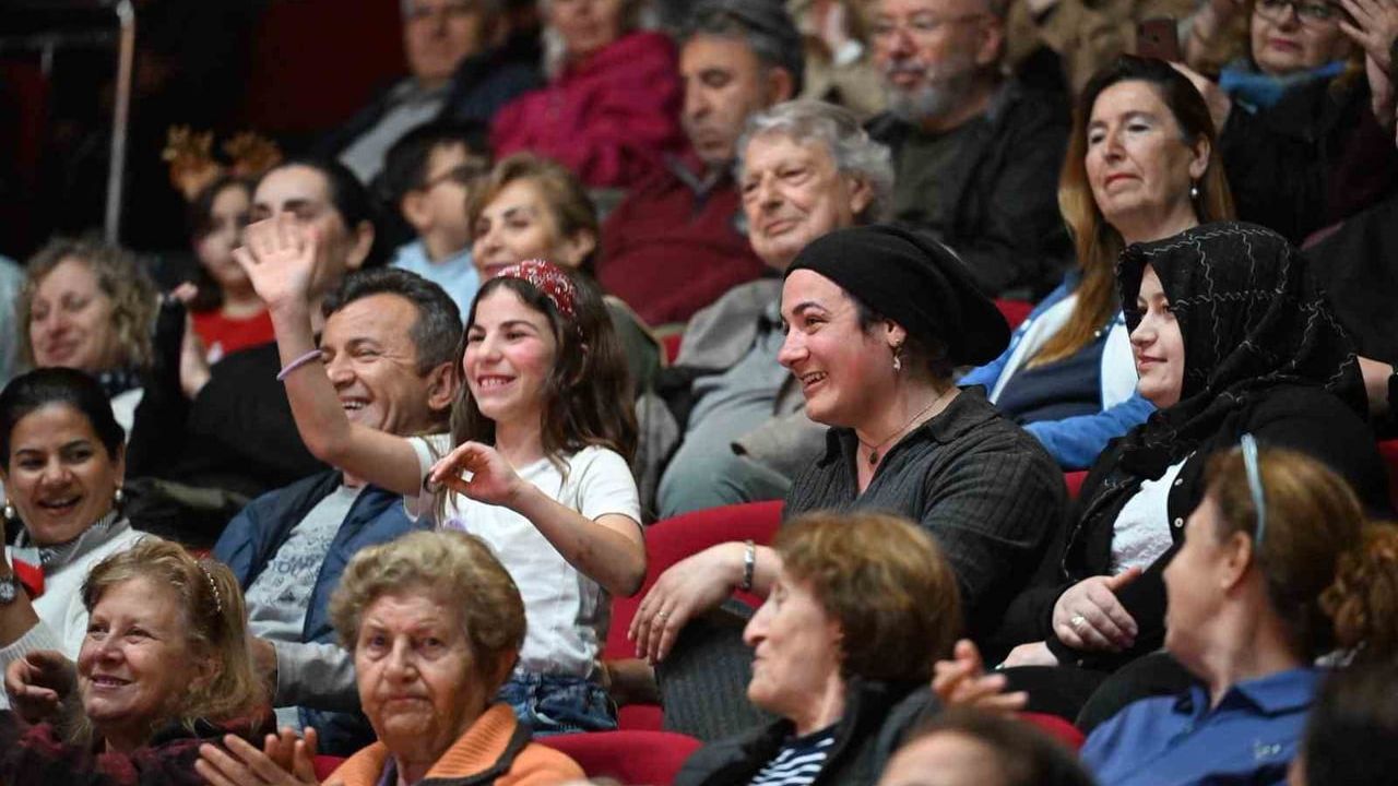 Aydın Kültür ve Sanat Şenliği ilçelerde sürüyor: Tiyatro, müzikal ve konser takvimi