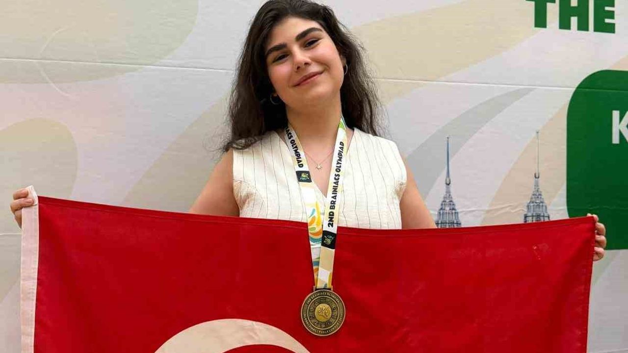 Aydın Lisesi Öğrencisi Rengin Yaralı, Kuala Lumpur'da Uluslararası Matematikte Altın Madalya Kazandı