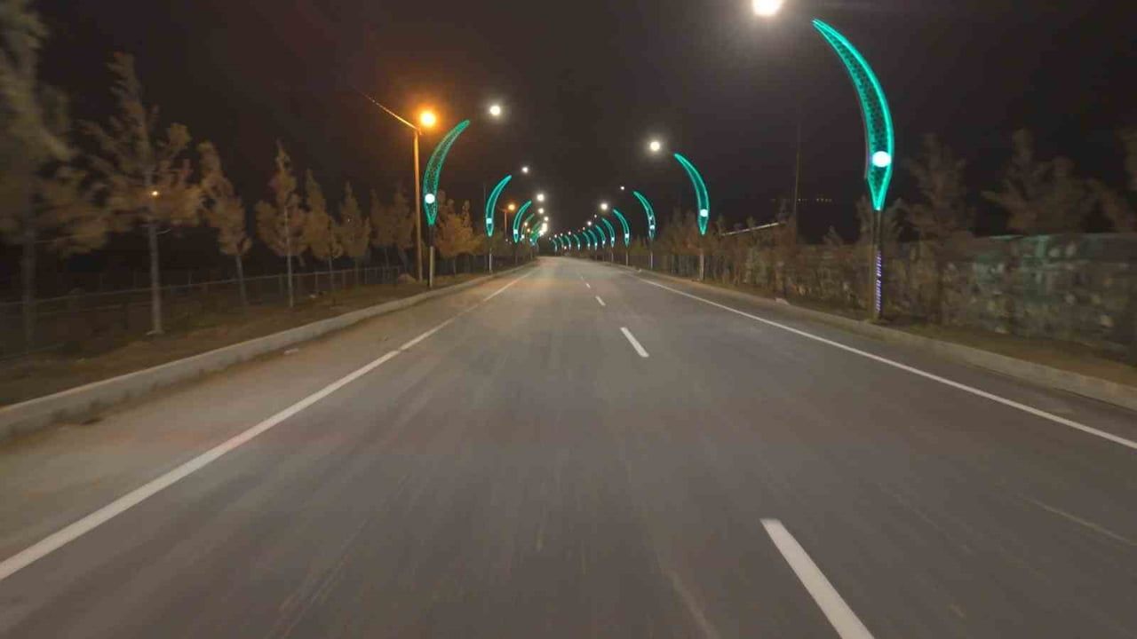 Aydınlar'da LED aydınlatma çalışması beldeye yeni bir gece kimliği kazandırdı