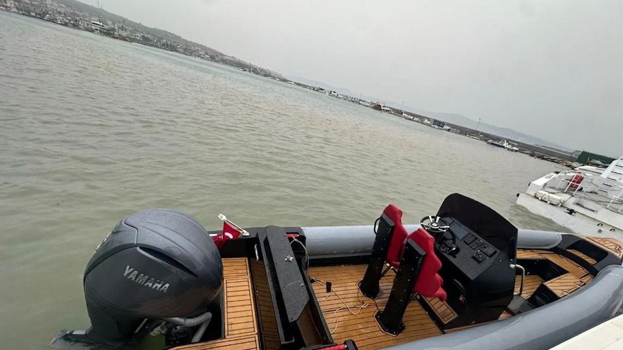 Ayvalık açıklarında Sahil Güvenlik operasyonu: Midilli'ye göçmen kaçakçılığı organize eden zanlı yakalandı