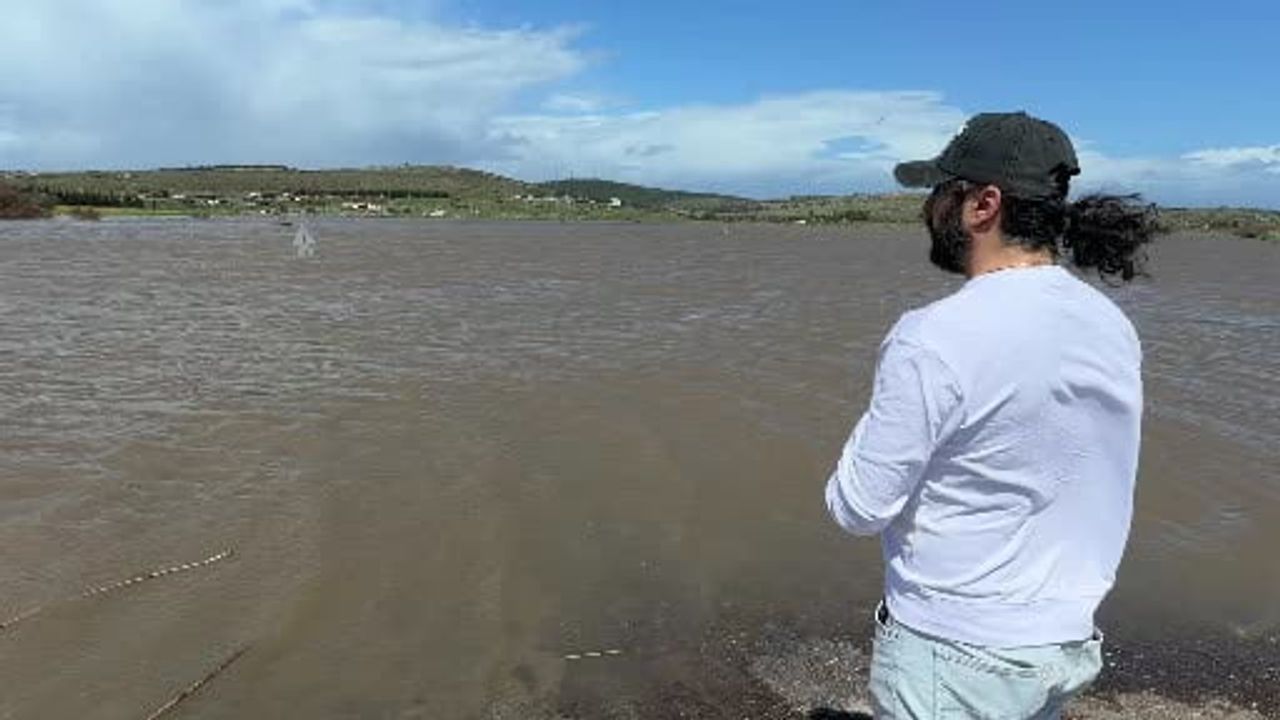 Ayvalık'ta yağış nedeniyle Küçükköy ve İzmir-Çanakkale karayolu sular altında kaldı