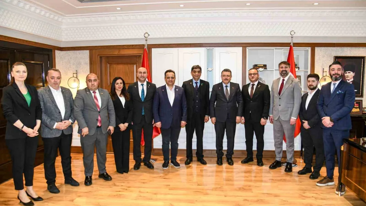 Azerbaycan Heyeti Trabzon'da Sağlık Turizmi İş Birliklerini Görüştü