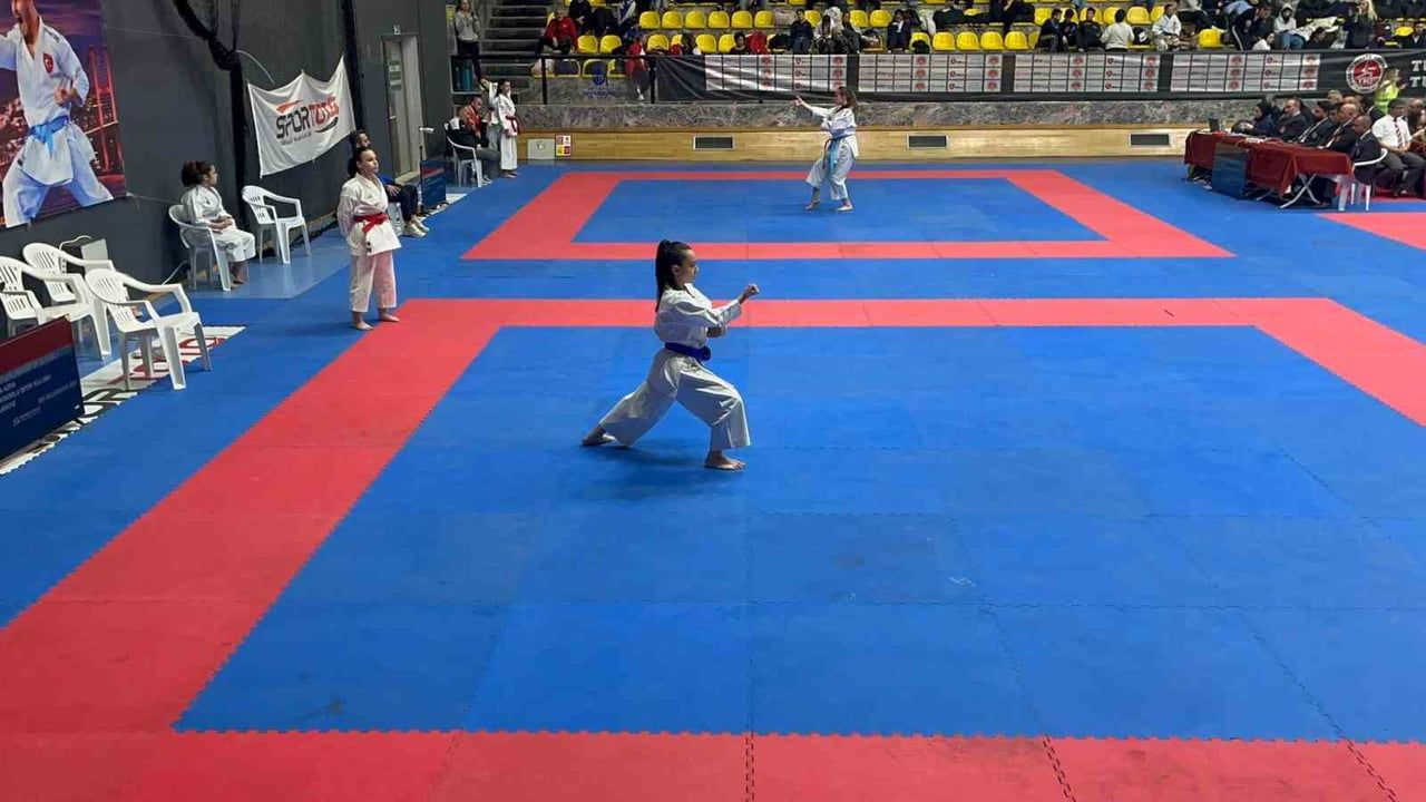 Azra Coşkun, Premier Lig 1. Etabında Ümit Bayan Kata’da Türkiye 2.’si