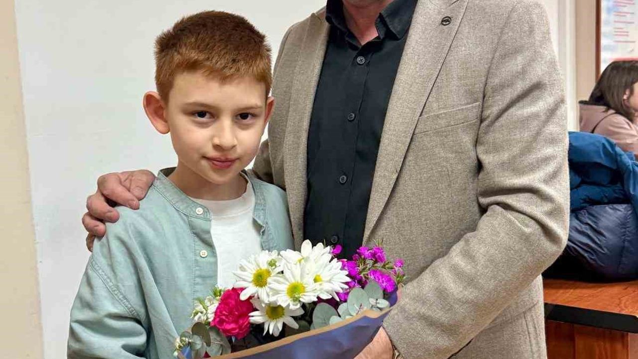 Bafra'da minik yazarlar eserlerini satarak köy okuluna ve hasta bebeklere destek oldu