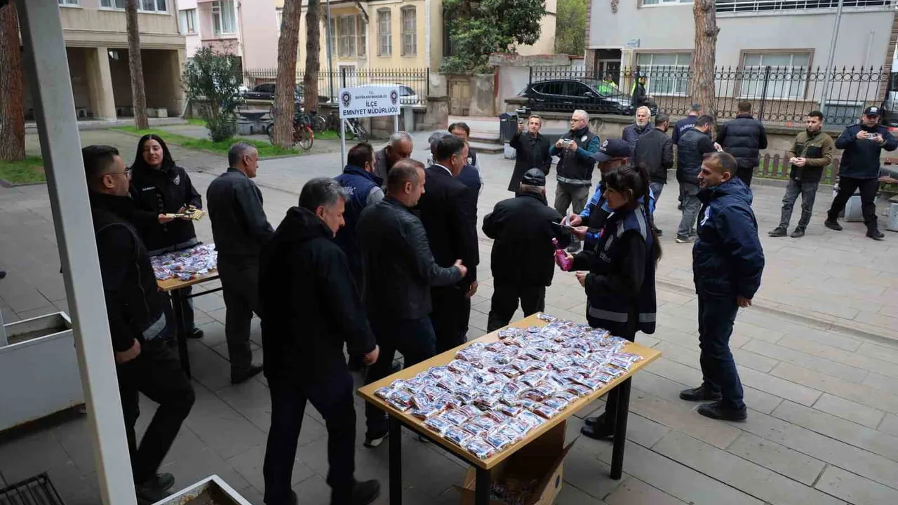 Bafra'da Polis Haftası: Şehitler İçin Dualar ve Vatandaşlara Bilgilendirme Faaliyetleri