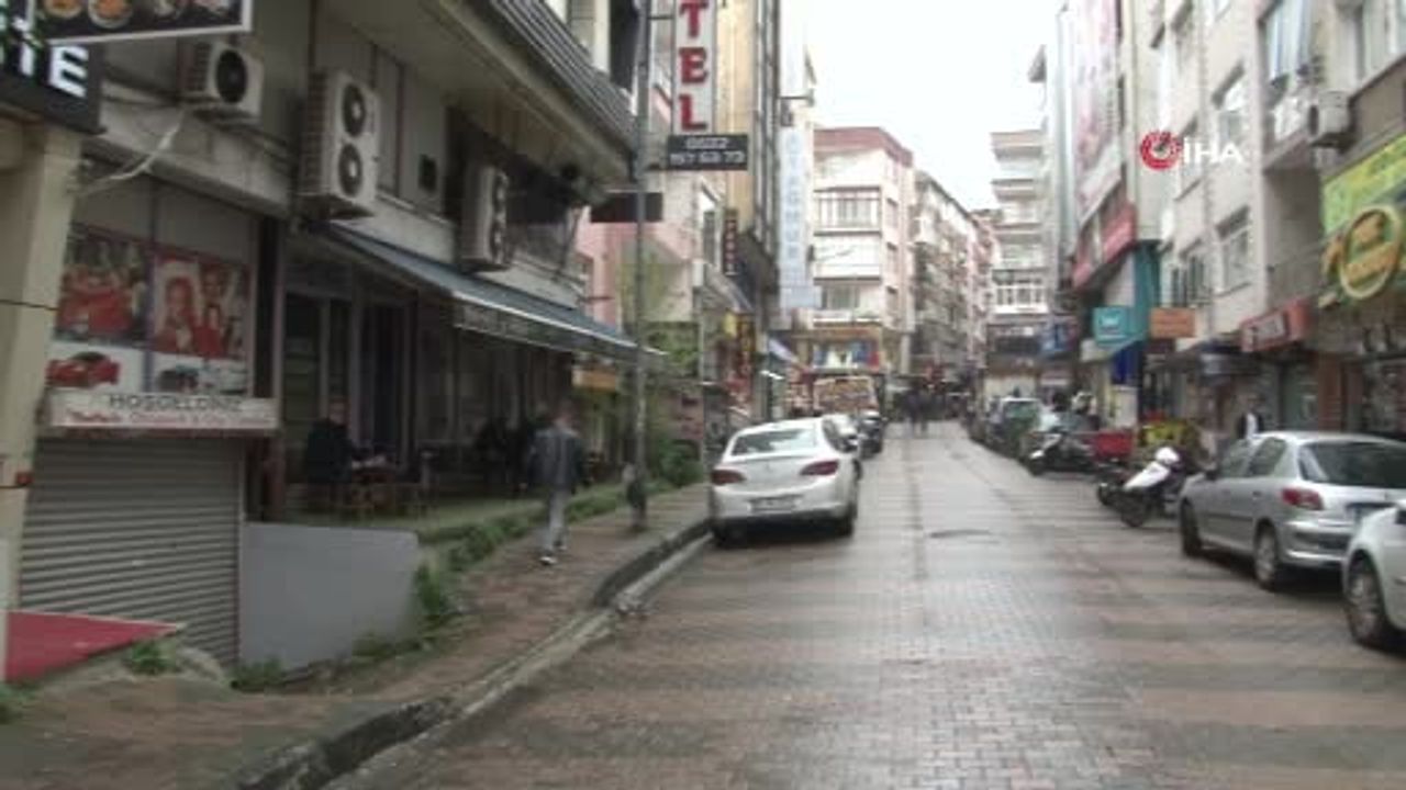 Bahçelievler'de otel odasında ölü bulunan Yonca Kölge'nin cenazesi Adli Tıp'a kaldırıldı