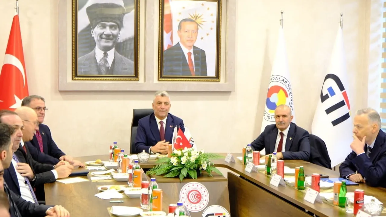 Bakan Bolat: Kapıköy, Gürbulak ve Esendere'de giriş-çıkış işlemleri rutin seyrinde