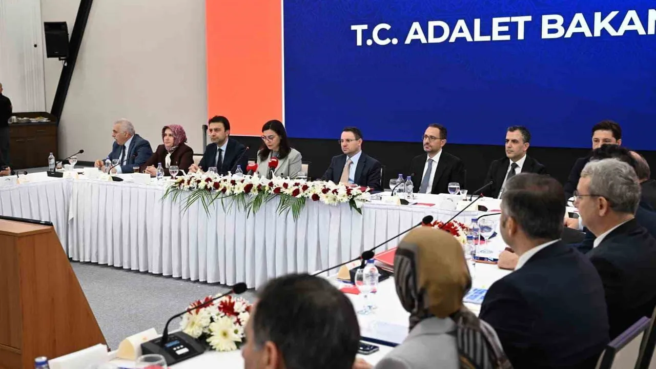 Bakan Gürlek: Kamuoyunun yüzde 81’i çocuklara verilen cezaları yetersiz buluyor