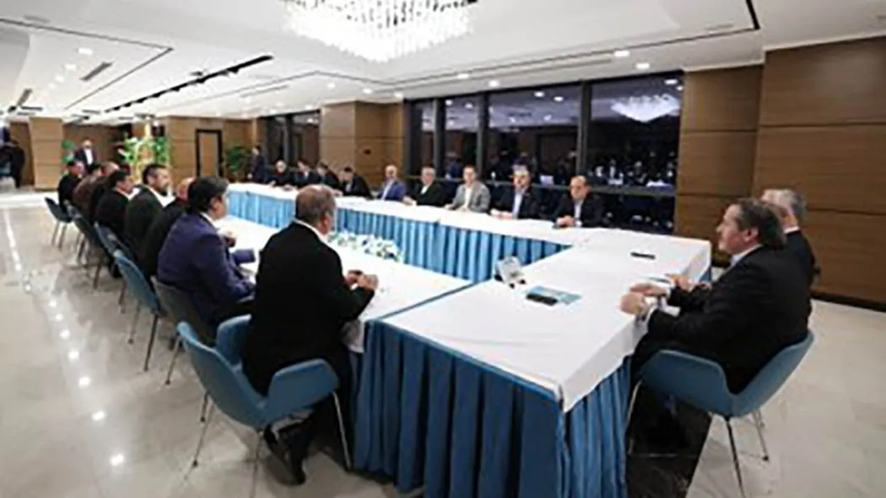 Bakan Işıkhan Memur-Sen'i Ziyaret Etti: 4688 Sayılı Kanun ve KPDK Takvimi Görüşüldü