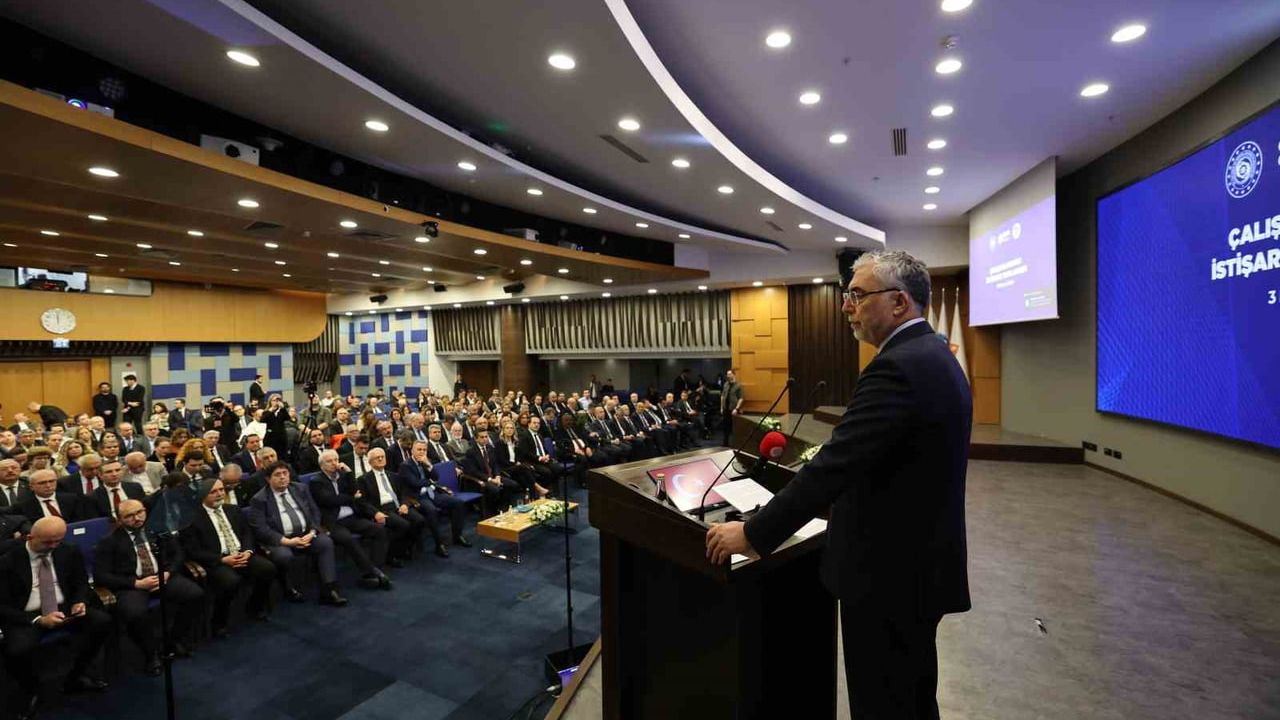 Bakan Işıkhan: Sosyal diyalog ve istişare ile Türkiye’nin potansiyelini zirveye taşıyacağız