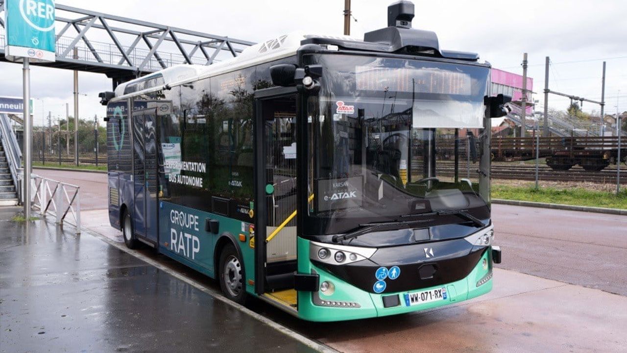 Bakan Kacır: Türkiye, Avrupa’nın en büyük otobüs üreticisi — Karsan'ın Otonom e-ATAK Paris'te 3 bin km